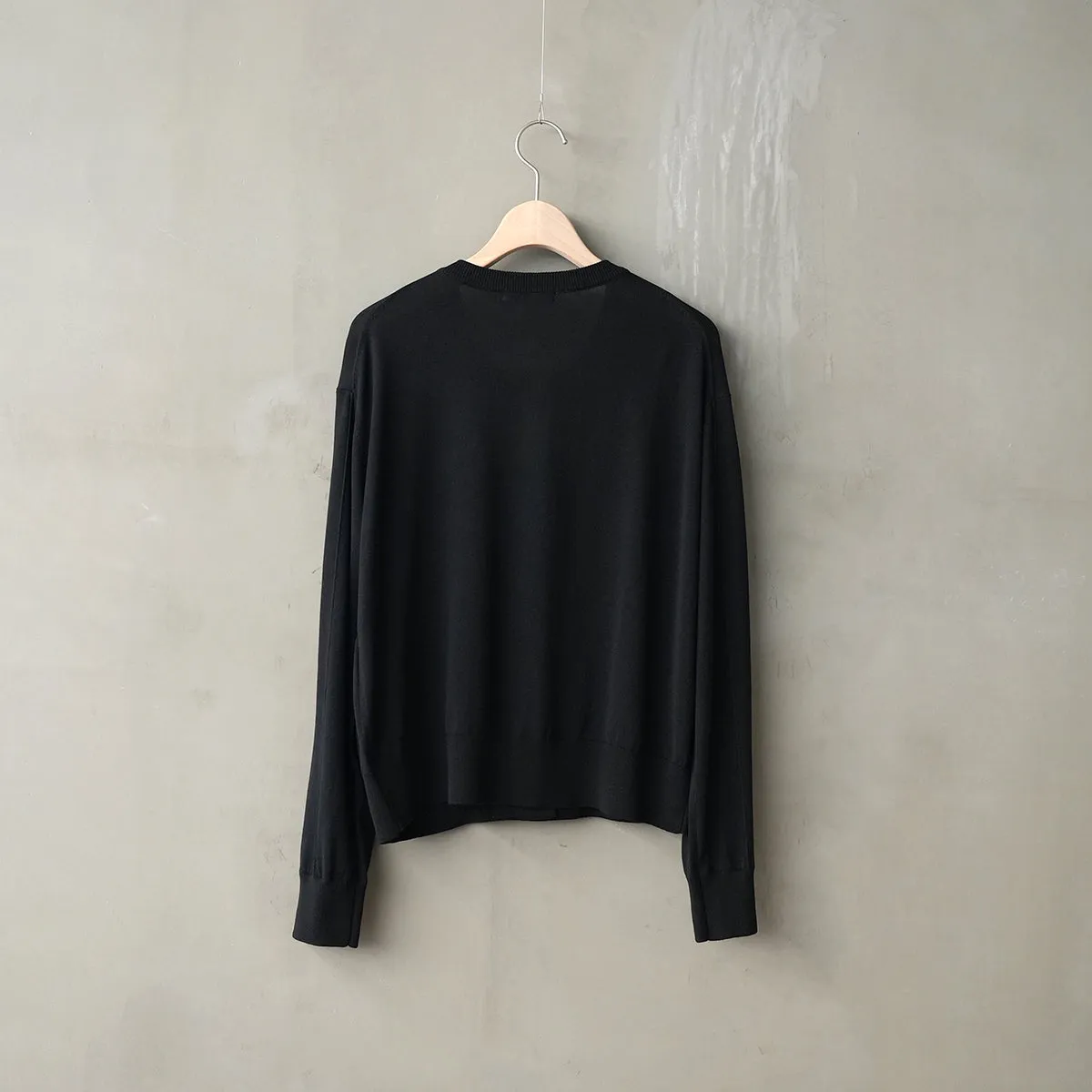 RANDOM SHELL BUTTON CARDIGAN