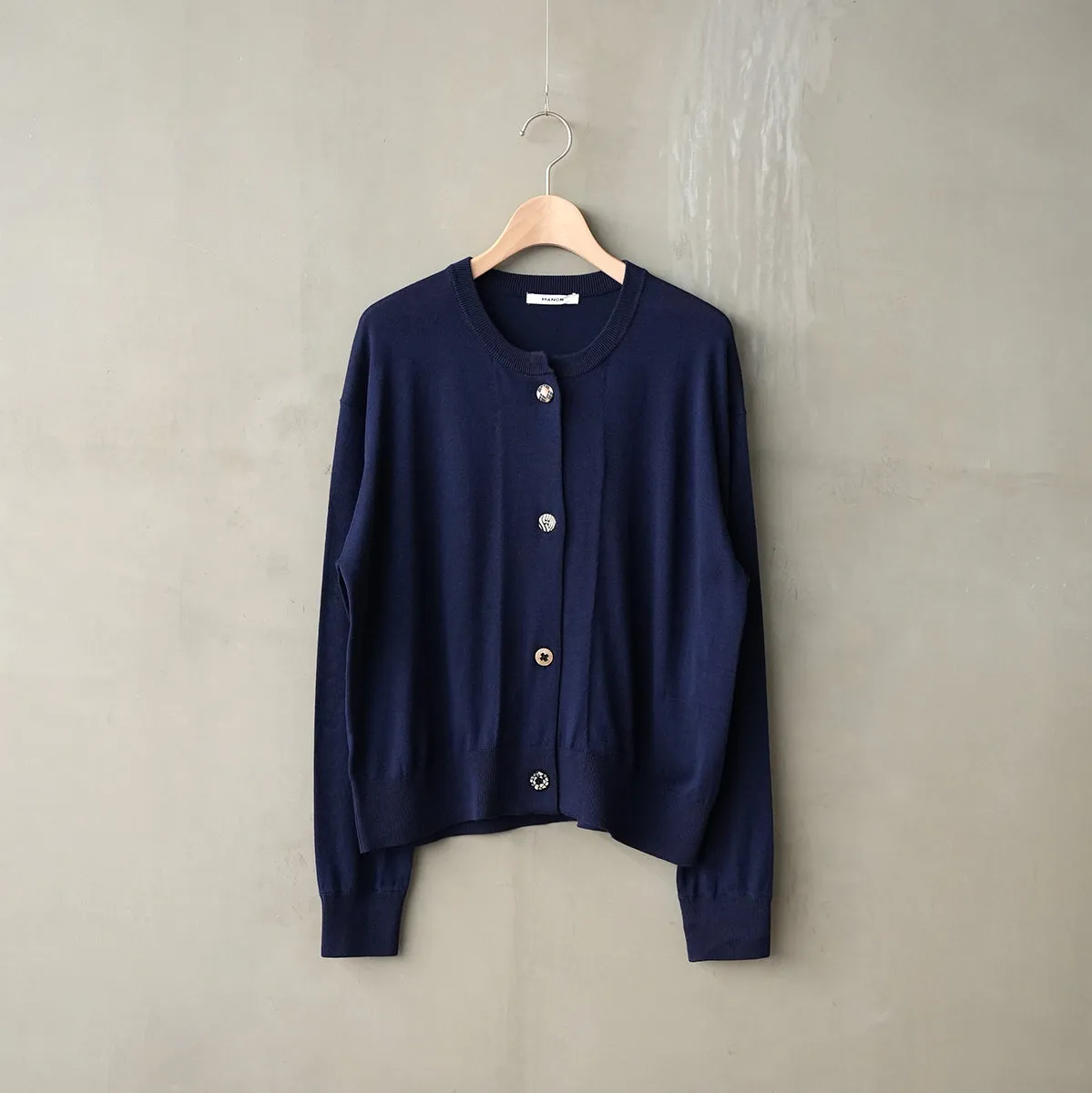 RANDOM SHELL BUTTON CARDIGAN