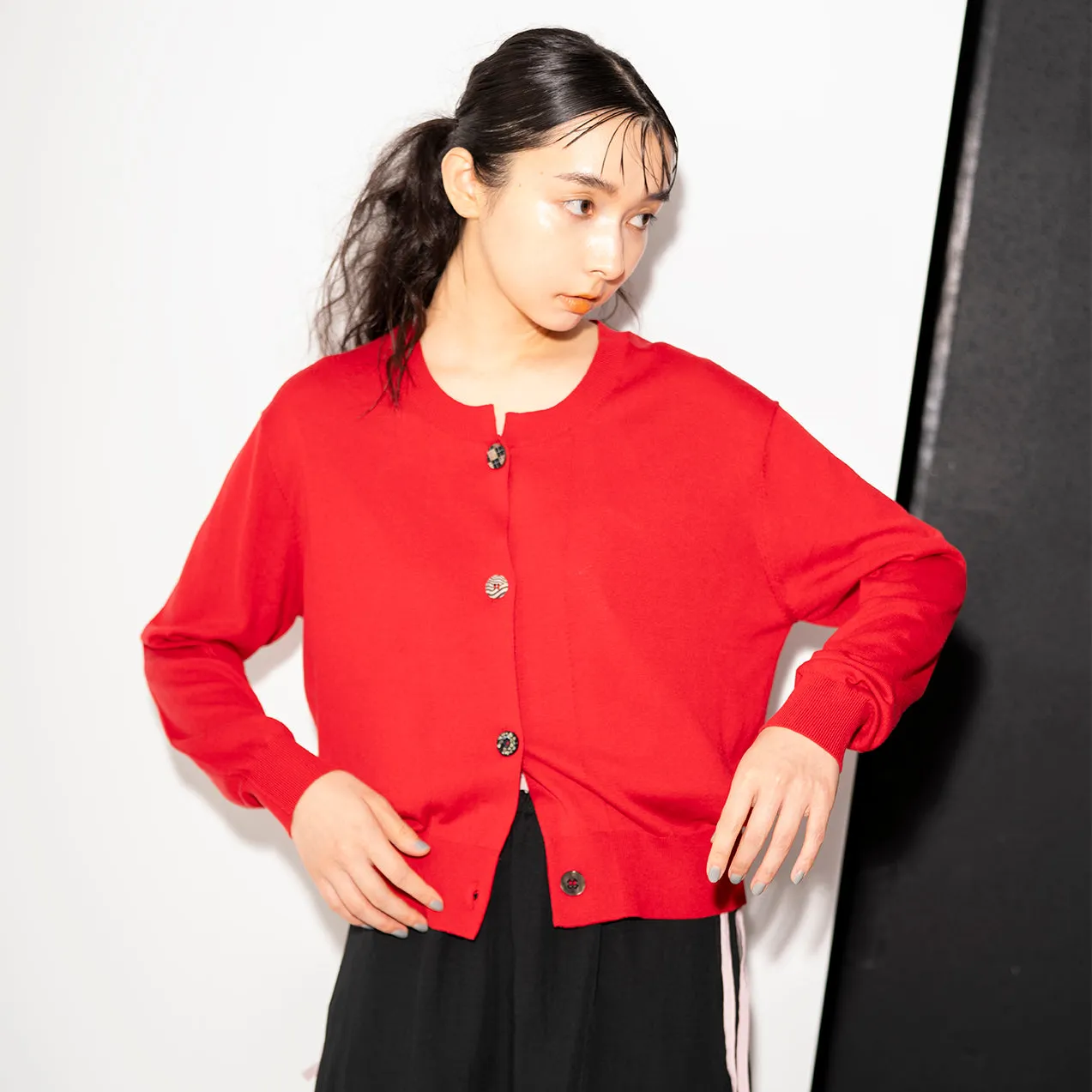 RANDOM SHELL BUTTON CARDIGAN