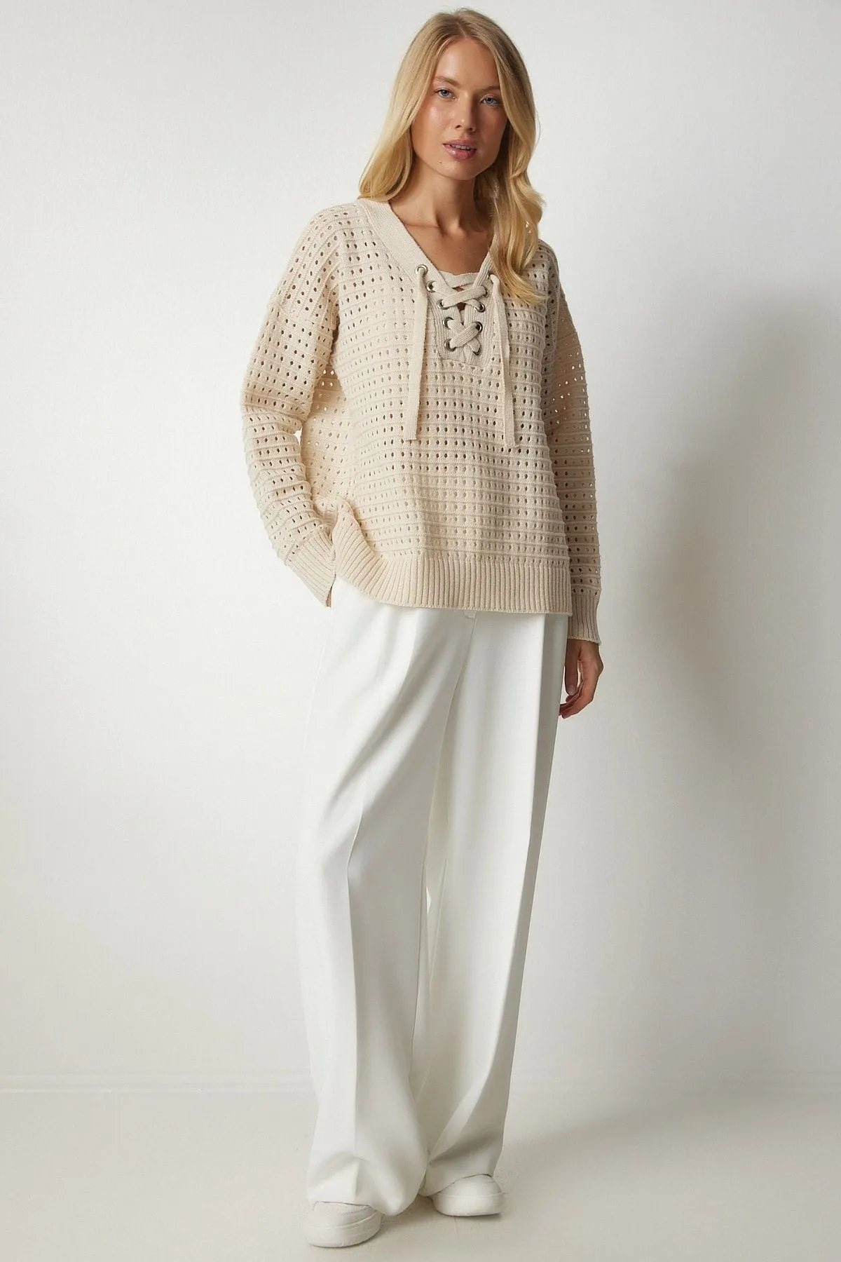Woman's Cream Collar Lace-up Scrolled Sweatshirt